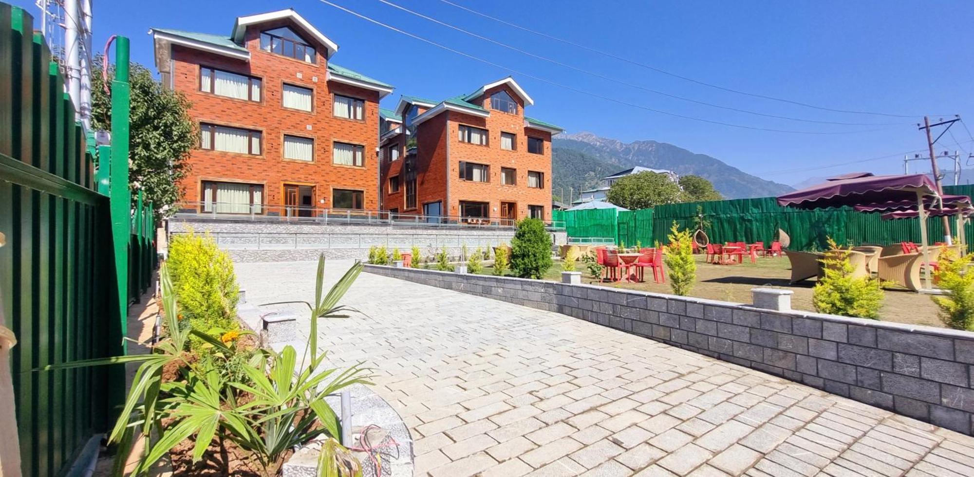 White Water Resorts Pahalgām Kültér fotó