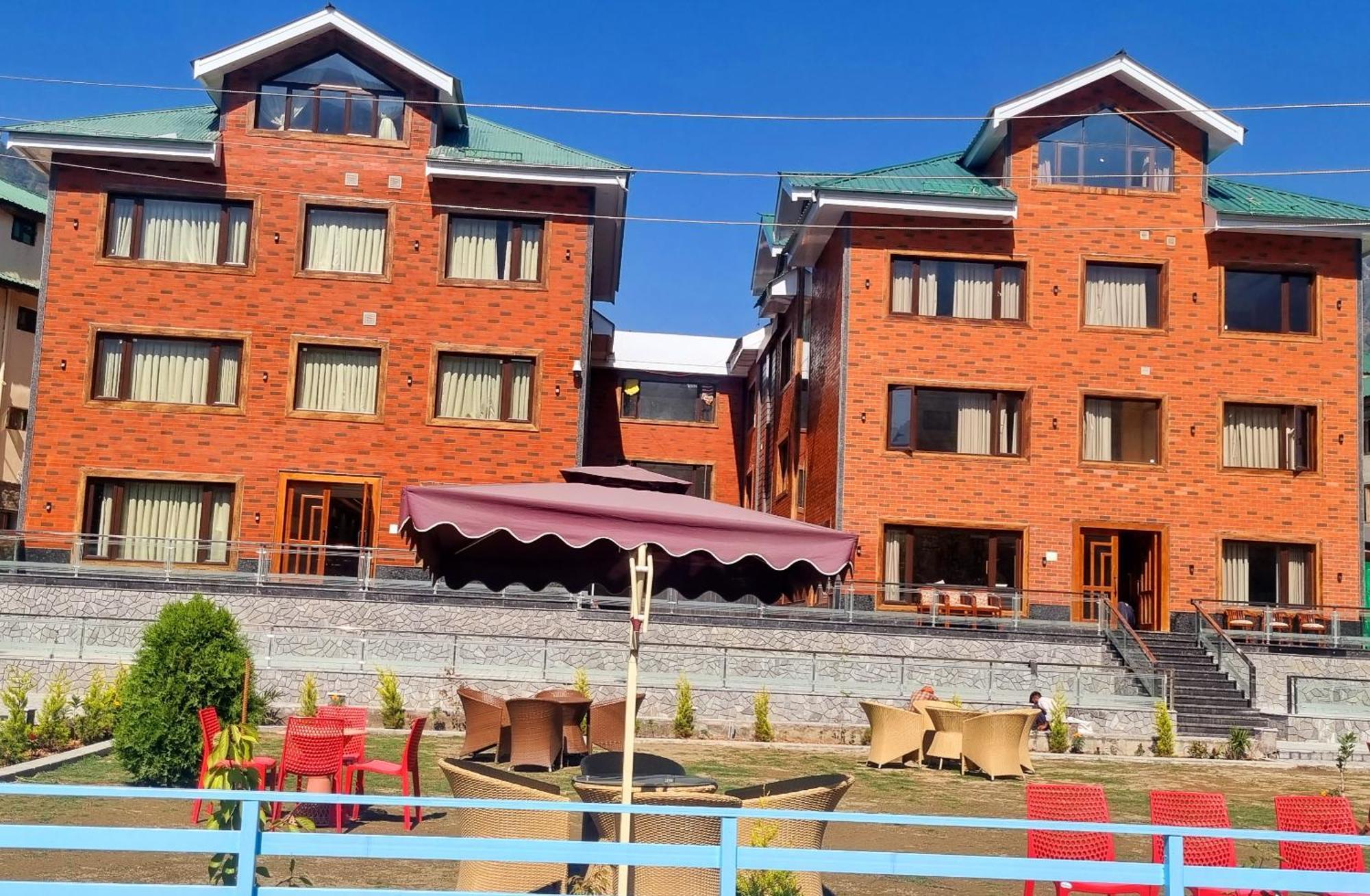 White Water Resorts Pahalgām Kültér fotó