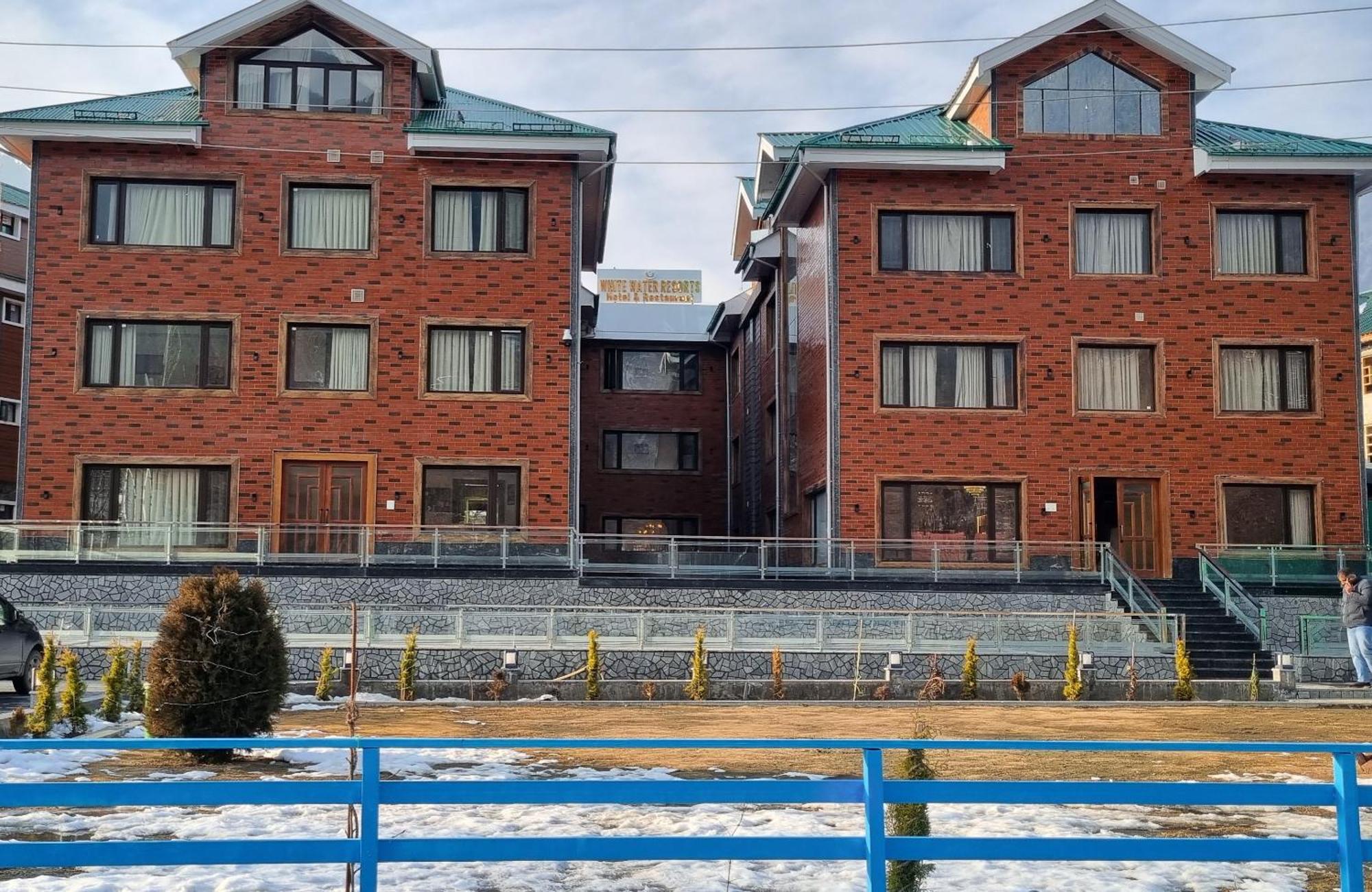 White Water Resorts Pahalgām Kültér fotó